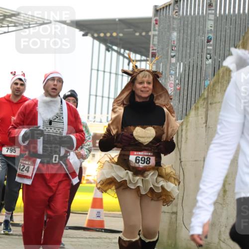 08.12.2024 - St. Pauli X-Mass-Run No. 14 H.Heesch http://msf.ph/oto/7493737 08.12.2024 10:06:58 Ziel 78, 529, 885, 890, 3257, 3259, 621, 698, 795, 885, 890, 1424, 1786, 2003, 2751, 2755 meine-sportfotos.de
