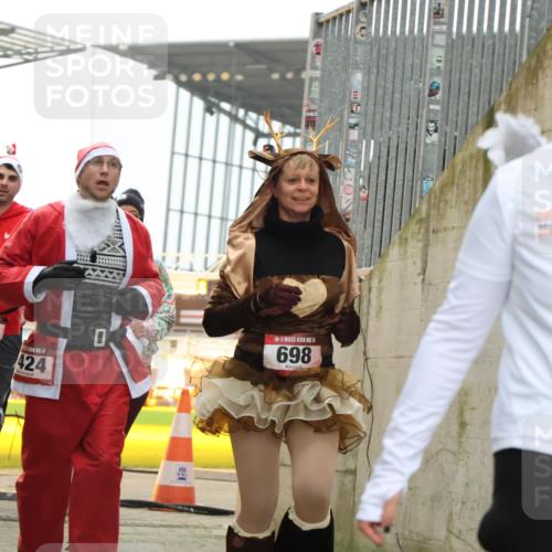 08.12.2024 - St. Pauli X-Mass-Run No. 14 H.Heesch http://msf.ph/oto/7493745 08.12.2024 10:06:58 Ziel 78, 529, 885, 890, 3257, 3259, 621, 698, 795, 885, 890, 1424, 1786, 2003, 2751, 2755 meine-sportfotos.de