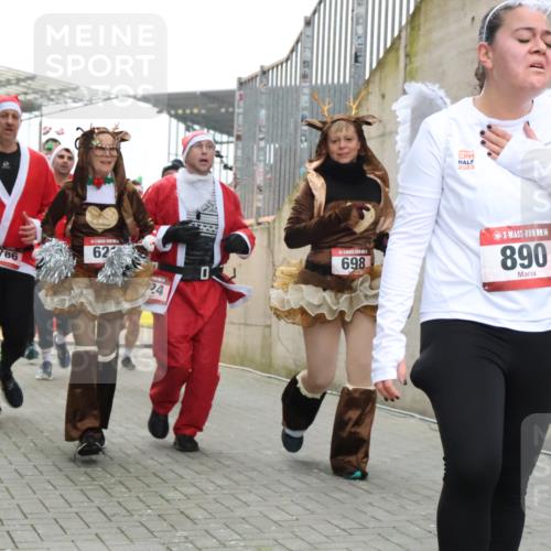 08.12.2024 - St. Pauli X-Mass-Run No. 14 H.Heesch http://msf.ph/oto/7493764 08.12.2024 10:06:59 Ziel 78, 529, 698, 885, 890, 3257, 3259, 621, 698, 795, 890, 1424, 1786, 2003, 2751, 2755, 3337 meine-sportfotos.de