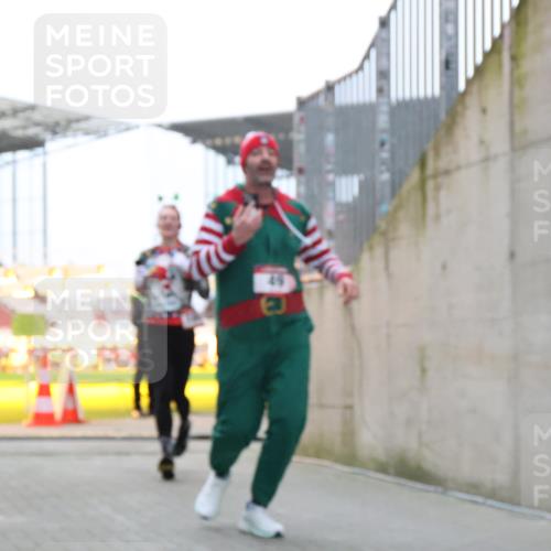 08.12.2024 - St. Pauli X-Mass-Run No. 14 H.Heesch http://msf.ph/oto/7493768 08.12.2024 09:58:47 Ziel 55, 802, 880, 1075, 1080, 2984, 3109, 49, 832, 1864, 2428, 2984 meine-sportfotos.de