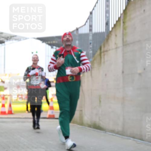 08.12.2024 - St. Pauli X-Mass-Run No. 14 H.Heesch http://msf.ph/oto/7493794 08.12.2024 09:58:47 Ziel 55, 802, 880, 1075, 1080, 2984, 3109, 49, 832, 1864, 2428, 2984 meine-sportfotos.de