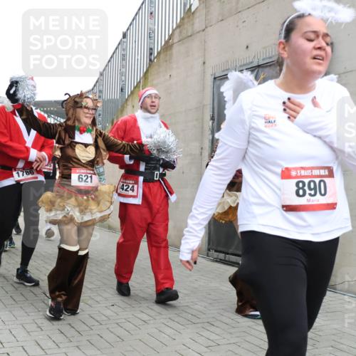 08.12.2024 - St. Pauli X-Mass-Run No. 14 H.Heesch http://msf.ph/oto/7493807 08.12.2024 10:07:00 Ziel 78, 529, 621, 698, 885, 890, 1424, 3257, 3259, 621, 698, 719, 795, 890, 1424, 1786, 2003, 2751, 2755, 3337 meine-sportfotos.de