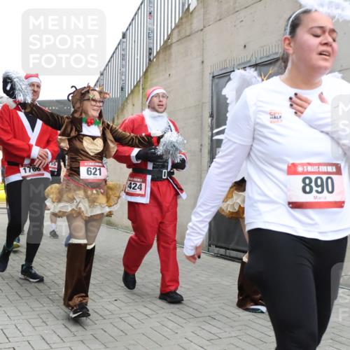 08.12.2024 - St. Pauli X-Mass-Run No. 14 H.Heesch http://msf.ph/oto/7493812 08.12.2024 10:07:00 Ziel 78, 529, 621, 698, 885, 890, 1424, 3257, 3259, 621, 698, 719, 795, 890, 1424, 1786, 2003, 2751, 2755, 3337 meine-sportfotos.de