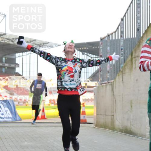08.12.2024 - St. Pauli X-Mass-Run No. 14 H.Heesch http://msf.ph/oto/7493860 08.12.2024 09:58:48 Ziel 55, 802, 880, 1075, 1080, 2984, 3109, 49, 832, 1864, 2428 meine-sportfotos.de