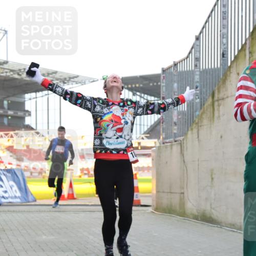 08.12.2024 - St. Pauli X-Mass-Run No. 14 H.Heesch http://msf.ph/oto/7493868 08.12.2024 09:58:48 Ziel 55, 802, 880, 1075, 1080, 2984, 3109, 49, 832, 1864, 2428 meine-sportfotos.de