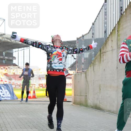 08.12.2024 - St. Pauli X-Mass-Run No. 14 H.Heesch http://msf.ph/oto/7493882 08.12.2024 09:58:48 Ziel 55, 802, 880, 1075, 1080, 2984, 3109, 49, 832, 1864, 2428 meine-sportfotos.de