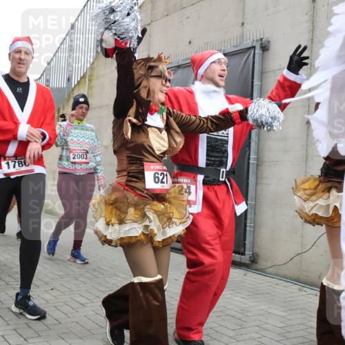 08.12.2024 - St. Pauli X-Mass-Run No. 14 H.Heesch http://msf.ph/oto/7493884 08.12.2024 10:07:01 Ziel 78, 529, 621, 698, 795, 885, 890, 1424, 3257, 3259, 621, 698, 719, 795, 1424, 1786, 2003, 2751, 2755, 3337 meine-sportfotos.de