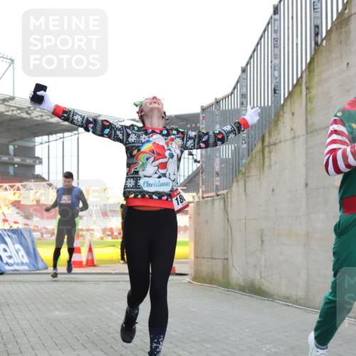 08.12.2024 - St. Pauli X-Mass-Run No. 14 H.Heesch http://msf.ph/oto/7493889 08.12.2024 09:58:48 Ziel 55, 802, 880, 1075, 1080, 2984, 3109, 49, 832, 1864, 2428 meine-sportfotos.de