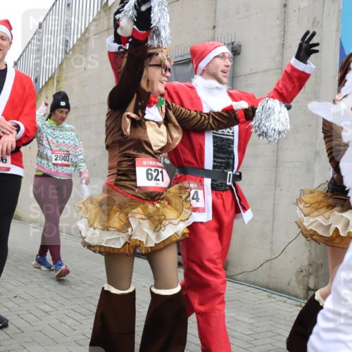 08.12.2024 - St. Pauli X-Mass-Run No. 14 H.Heesch http://msf.ph/oto/7493909 08.12.2024 10:07:01 Ziel 78, 529, 621, 698, 795, 885, 890, 1424, 3257, 3259, 621, 698, 719, 795, 1424, 1786, 2003, 2751, 2755, 3337 meine-sportfotos.de