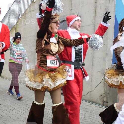 08.12.2024 - St. Pauli X-Mass-Run No. 14 H.Heesch http://msf.ph/oto/7493917 08.12.2024 10:07:01 Ziel 78, 529, 621, 698, 795, 885, 890, 1424, 3257, 3259, 621, 698, 719, 795, 1424, 1786, 2003, 2751, 2755, 3337 meine-sportfotos.de