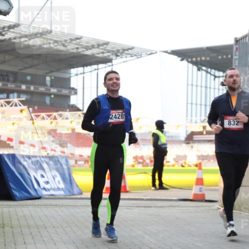 08.12.2024 - St. Pauli X-Mass-Run No. 14 H.Heesch http://msf.ph/oto/7493964 08.12.2024 09:58:50 Ziel 49, 802, 880, 1864, 2428, 2984, 3109, 49, 832, 1105, 1119, 1864, 2428 meine-sportfotos.de