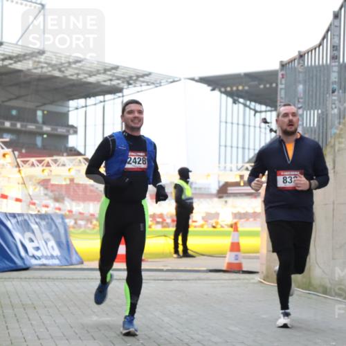 08.12.2024 - St. Pauli X-Mass-Run No. 14 H.Heesch http://msf.ph/oto/7493977 08.12.2024 09:58:50 Ziel 49, 802, 880, 1864, 2428, 2984, 3109, 49, 832, 1105, 1119, 1864, 2428 meine-sportfotos.de