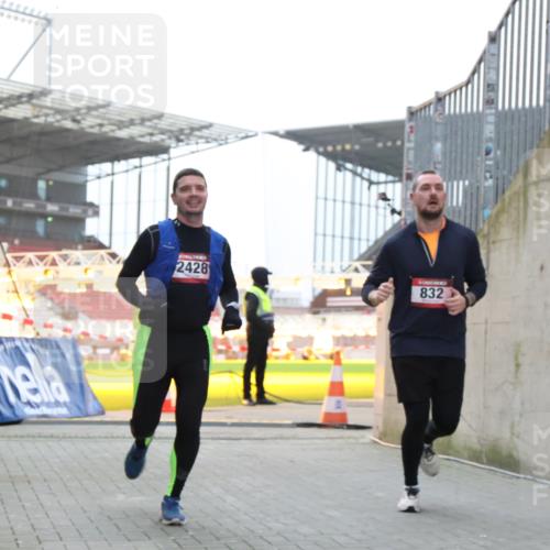 08.12.2024 - St. Pauli X-Mass-Run No. 14 H.Heesch http://msf.ph/oto/7493985 08.12.2024 09:58:50 Ziel 49, 802, 880, 1864, 2428, 2984, 3109, 49, 832, 1105, 1119, 1864, 2428 meine-sportfotos.de
