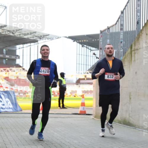 08.12.2024 - St. Pauli X-Mass-Run No. 14 H.Heesch http://msf.ph/oto/7493993 08.12.2024 09:58:50 Ziel 49, 802, 880, 1864, 2428, 2984, 3109, 49, 832, 1105, 1119, 1864, 2428 meine-sportfotos.de