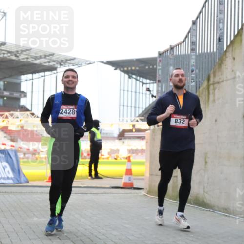 08.12.2024 - St. Pauli X-Mass-Run No. 14 H.Heesch http://msf.ph/oto/7494000 08.12.2024 09:58:50 Ziel 49, 802, 880, 1864, 2428, 2984, 3109, 49, 832, 1105, 1119, 1864, 2428 meine-sportfotos.de