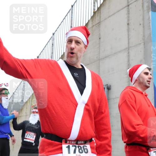 08.12.2024 - St. Pauli X-Mass-Run No. 14 H.Heesch http://msf.ph/oto/7494034 08.12.2024 10:07:03 Ziel 529, 621, 698, 795, 885, 890, 1424, 1786, 2003, 2751, 3257, 3259, 719, 795, 1786, 1940, 2003, 2751, 2755, 3083, 3337, 3343 meine-sportfotos.de