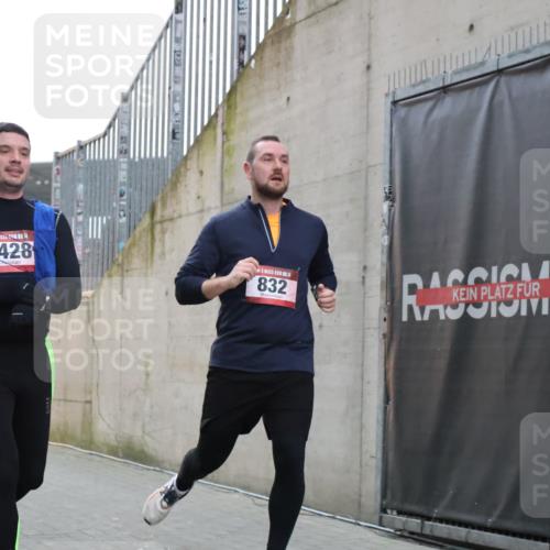 08.12.2024 - St. Pauli X-Mass-Run No. 14 H.Heesch http://msf.ph/oto/7494048 08.12.2024 09:58:51 Ziel 49, 802, 832, 880, 1864, 2428, 2984, 3109, 49, 832, 1105, 1119, 1864, 2428 meine-sportfotos.de