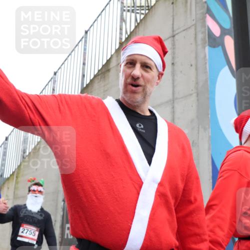 08.12.2024 - St. Pauli X-Mass-Run No. 14 H.Heesch http://msf.ph/oto/7494083 08.12.2024 10:07:03 Ziel 529, 621, 698, 795, 885, 890, 1424, 1786, 2003, 2751, 3257, 3259, 719, 795, 1786, 1940, 2003, 2751, 2755, 3083, 3337, 3343 meine-sportfotos.de