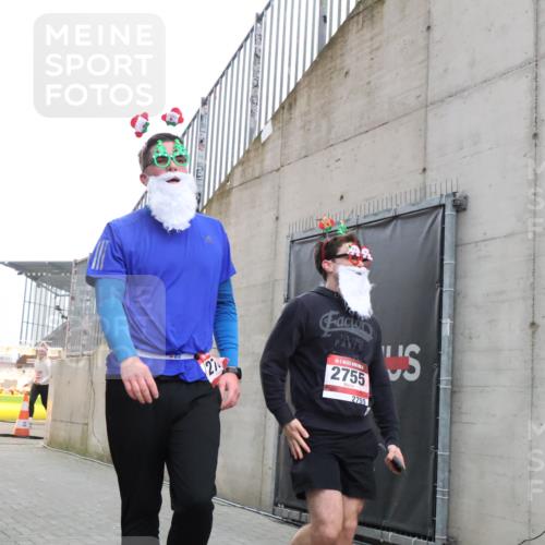 08.12.2024 - St. Pauli X-Mass-Run No. 14 H.Heesch http://msf.ph/oto/7494091 08.12.2024 10:07:04 Ziel 529, 621, 698, 795, 885, 890, 1424, 1786, 2003, 2751, 2755, 3257, 3259, 719, 1786, 1940, 2003, 2751, 2755, 3083, 3337, 3343 meine-sportfotos.de