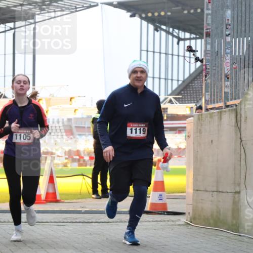 08.12.2024 - St. Pauli X-Mass-Run No. 14 H.Heesch http://msf.ph/oto/7494096 08.12.2024 09:58:56 Ziel 49, 802, 832, 1864, 2428, 2984, 3109, 111, 1105, 1119, 2722 meine-sportfotos.de