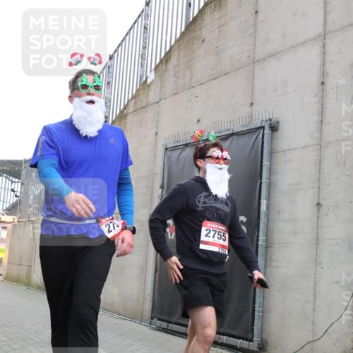 08.12.2024 - St. Pauli X-Mass-Run No. 14 H.Heesch http://msf.ph/oto/7494106 08.12.2024 10:07:04 Ziel 529, 621, 698, 795, 885, 890, 1424, 1786, 2003, 2751, 2755, 3257, 3259, 719, 1786, 1940, 2003, 2751, 2755, 3083, 3337, 3343 meine-sportfotos.de