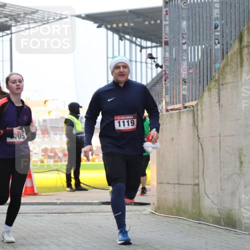 08.12.2024 - St. Pauli X-Mass-Run No. 14 H.Heesch http://msf.ph/oto/7494136 08.12.2024 09:58:56 Ziel 49, 802, 832, 1864, 2428, 2984, 3109, 111, 1105, 1119, 2722 meine-sportfotos.de