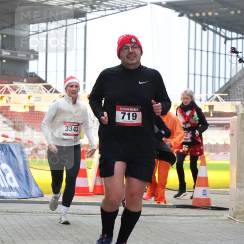 08.12.2024 - St. Pauli X-Mass-Run No. 14 H.Heesch http://msf.ph/oto/7494165 08.12.2024 10:07:07 Ziel 621, 698, 795, 885, 890, 1424, 1786, 2003, 2751, 2755, 3337, 719, 1940, 2062, 2346, 3083, 3337, 3343 meine-sportfotos.de