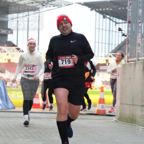 08.12.2024 - St. Pauli X-Mass-Run No. 14 H.Heesch http://msf.ph/oto/7494191 08.12.2024 10:07:07 Ziel 621, 698, 795, 885, 890, 1424, 1786, 2003, 2751, 2755, 3337, 719, 1940, 2062, 2346, 3083, 3337, 3343 meine-sportfotos.de