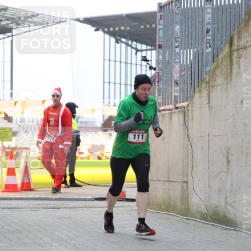 08.12.2024 - St. Pauli X-Mass-Run No. 14 H.Heesch http://msf.ph/oto/7494249 08.12.2024 09:58:59 Ziel 49, 832, 1105, 1119, 1864, 2428, 2984, 111, 488, 1105, 1119, 2722 meine-sportfotos.de