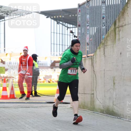 08.12.2024 - St. Pauli X-Mass-Run No. 14 H.Heesch http://msf.ph/oto/7494254 08.12.2024 09:58:59 Ziel 49, 832, 1105, 1119, 1864, 2428, 2984, 111, 488, 1105, 1119, 2722 meine-sportfotos.de