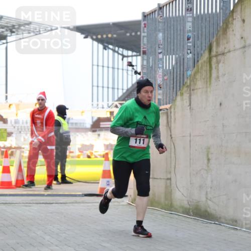 08.12.2024 - St. Pauli X-Mass-Run No. 14 H.Heesch http://msf.ph/oto/7494259 08.12.2024 09:58:59 Ziel 49, 832, 1105, 1119, 1864, 2428, 2984, 111, 488, 1105, 1119, 2722 meine-sportfotos.de