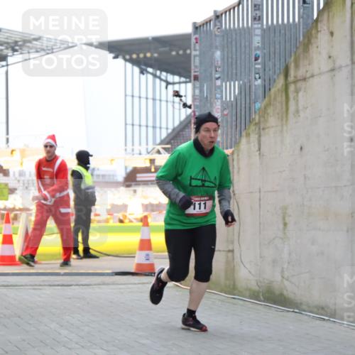 08.12.2024 - St. Pauli X-Mass-Run No. 14 H.Heesch http://msf.ph/oto/7494264 08.12.2024 09:58:59 Ziel 49, 832, 1105, 1119, 1864, 2428, 2984, 111, 488, 1105, 1119, 2722 meine-sportfotos.de