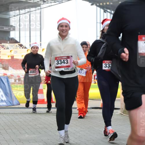 08.12.2024 - St. Pauli X-Mass-Run No. 14 H.Heesch http://msf.ph/oto/7494268 08.12.2024 10:07:08 Ziel 621, 698, 719, 795, 885, 890, 1424, 1786, 2003, 2751, 2755, 3337, 151, 719, 1940, 2062, 2212, 2346, 3083, 3337, 3343 meine-sportfotos.de
