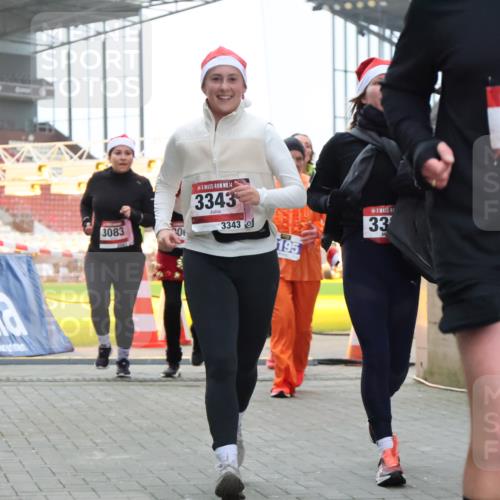 08.12.2024 - St. Pauli X-Mass-Run No. 14 H.Heesch http://msf.ph/oto/7494274 08.12.2024 10:07:09 Ziel 621, 698, 719, 795, 885, 890, 1424, 1786, 2003, 2751, 2755, 3337, 151, 719, 1940, 2062, 2212, 2346, 3083, 3337, 3343 meine-sportfotos.de