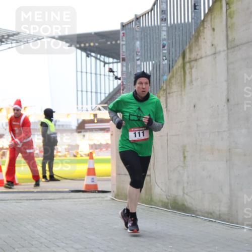 08.12.2024 - St. Pauli X-Mass-Run No. 14 H.Heesch http://msf.ph/oto/7494277 08.12.2024 09:58:59 Ziel 49, 832, 1105, 1119, 1864, 2428, 2984, 111, 488, 1105, 1119, 2722 meine-sportfotos.de