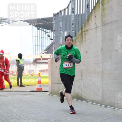 08.12.2024 - St. Pauli X-Mass-Run No. 14 H.Heesch http://msf.ph/oto/7494289 08.12.2024 09:58:59 Ziel 49, 832, 1105, 1119, 1864, 2428, 2984, 111, 488, 1105, 1119, 2722 meine-sportfotos.de