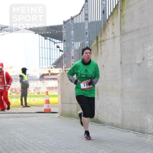 08.12.2024 - St. Pauli X-Mass-Run No. 14 H.Heesch http://msf.ph/oto/7494293 08.12.2024 09:58:59 Ziel 49, 832, 1105, 1119, 1864, 2428, 2984, 111, 488, 1105, 1119, 2722 meine-sportfotos.de