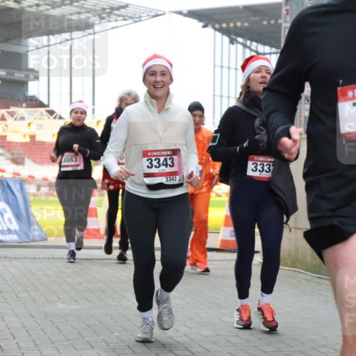 08.12.2024 - St. Pauli X-Mass-Run No. 14 H.Heesch http://msf.ph/oto/7494294 08.12.2024 10:07:09 Ziel 621, 698, 719, 795, 885, 890, 1424, 1786, 2003, 2751, 2755, 3337, 151, 719, 1940, 2062, 2212, 2346, 3083, 3337, 3343 meine-sportfotos.de