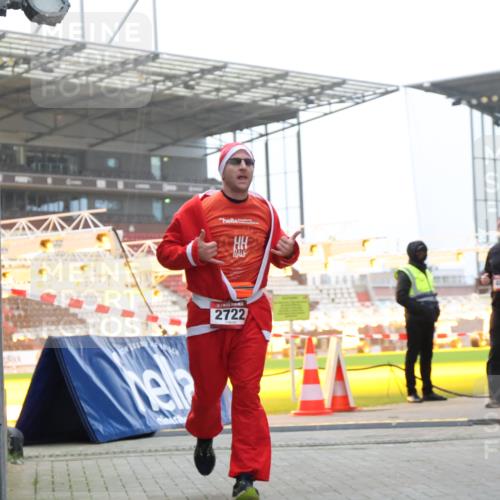 08.12.2024 - St. Pauli X-Mass-Run No. 14 H.Heesch http://msf.ph/oto/7494301 08.12.2024 09:59:02 Ziel 49, 111, 832, 1105, 1119, 1864, 2428, 111, 488, 989, 2722 meine-sportfotos.de