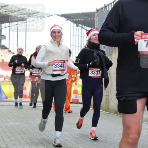 08.12.2024 - St. Pauli X-Mass-Run No. 14 H.Heesch http://msf.ph/oto/7494313 08.12.2024 10:07:09 Ziel 621, 698, 719, 795, 885, 890, 1424, 1786, 2003, 2751, 2755, 3337, 151, 719, 1940, 2062, 2212, 2346, 3083, 3337, 3343 meine-sportfotos.de