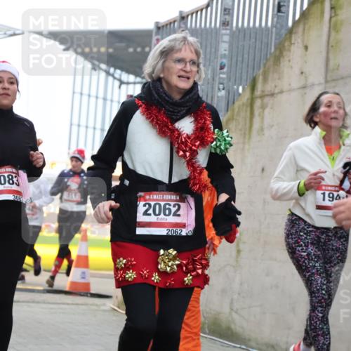 08.12.2024 - St. Pauli X-Mass-Run No. 14 H.Heesch http://msf.ph/oto/7494379 08.12.2024 10:07:12 Ziel 621, 698, 719, 795, 890, 1424, 1786, 1940, 2003, 2751, 2755, 3083, 3337, 3343, 151, 1940, 2062, 2212, 2346, 3083, 3343 meine-sportfotos.de