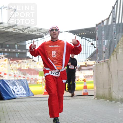 08.12.2024 - St. Pauli X-Mass-Run No. 14 H.Heesch http://msf.ph/oto/7494397 08.12.2024 09:59:03 Ziel 49, 111, 832, 1105, 1119, 1864, 2428, 2722, 488, 989, 2722 meine-sportfotos.de