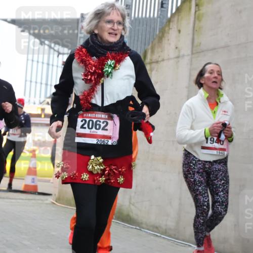 08.12.2024 - St. Pauli X-Mass-Run No. 14 H.Heesch http://msf.ph/oto/7494398 08.12.2024 10:07:12 Ziel 621, 698, 719, 795, 890, 1424, 1786, 1940, 2003, 2751, 2755, 3083, 3337, 3343, 151, 1940, 2062, 2212, 2346, 3083, 3343 meine-sportfotos.de