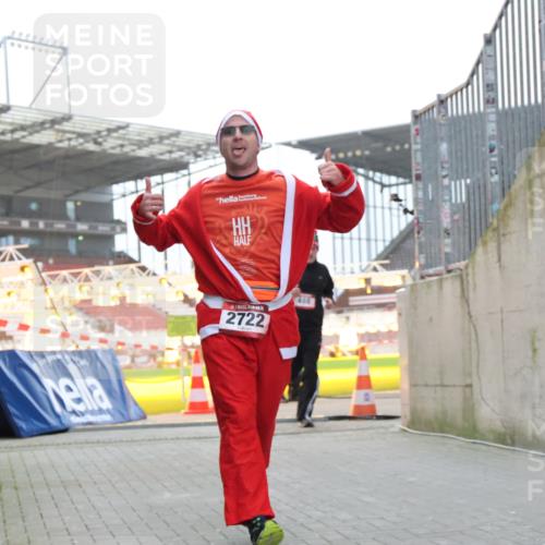 08.12.2024 - St. Pauli X-Mass-Run No. 14 H.Heesch http://msf.ph/oto/7494403 08.12.2024 09:59:03 Ziel 49, 111, 832, 1105, 1119, 1864, 2428, 2722, 488, 989, 2722 meine-sportfotos.de