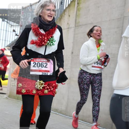08.12.2024 - St. Pauli X-Mass-Run No. 14 H.Heesch http://msf.ph/oto/7494421 08.12.2024 10:07:12 Ziel 621, 698, 719, 795, 890, 1424, 1786, 1940, 2003, 2751, 2755, 3083, 3337, 3343, 151, 1940, 2062, 2212, 2346, 3083, 3343 meine-sportfotos.de
