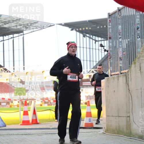 08.12.2024 - St. Pauli X-Mass-Run No. 14 H.Heesch http://msf.ph/oto/7494422 08.12.2024 09:59:04 Ziel 111, 832, 1105, 1119, 2428, 2722, 488, 989, 2722 meine-sportfotos.de