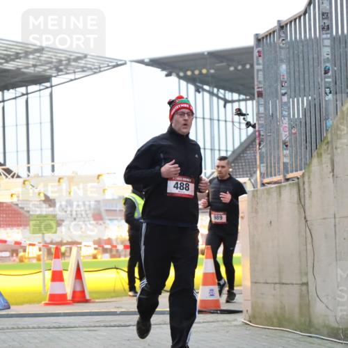 08.12.2024 - St. Pauli X-Mass-Run No. 14 H.Heesch http://msf.ph/oto/7494436 08.12.2024 09:59:04 Ziel 111, 832, 1105, 1119, 2428, 2722, 488, 989, 2722 meine-sportfotos.de