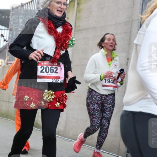08.12.2024 - St. Pauli X-Mass-Run No. 14 H.Heesch http://msf.ph/oto/7494437 08.12.2024 10:07:12 Ziel 621, 698, 719, 795, 890, 1424, 1786, 1940, 2003, 2751, 2755, 3083, 3337, 3343, 151, 1940, 2062, 2212, 2346, 3083, 3343 meine-sportfotos.de