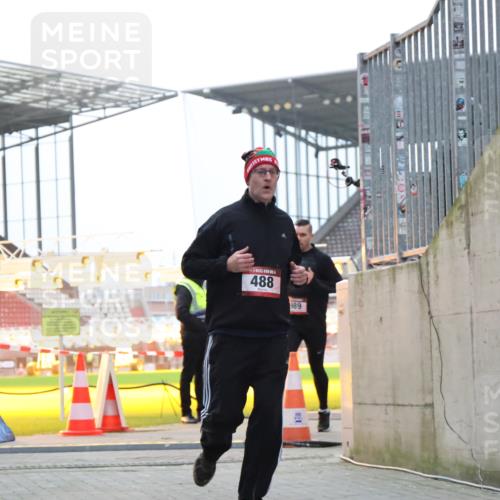 08.12.2024 - St. Pauli X-Mass-Run No. 14 H.Heesch http://msf.ph/oto/7494442 08.12.2024 09:59:04 Ziel 111, 832, 1105, 1119, 2428, 2722, 488, 989, 2722 meine-sportfotos.de