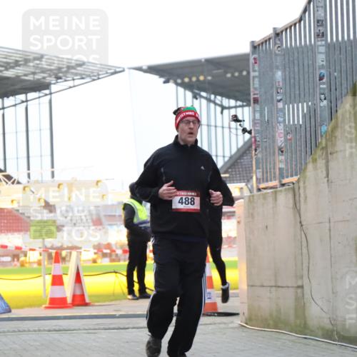08.12.2024 - St. Pauli X-Mass-Run No. 14 H.Heesch http://msf.ph/oto/7494448 08.12.2024 09:59:05 Ziel 111, 832, 1105, 1119, 2722, 488, 989, 2722 meine-sportfotos.de